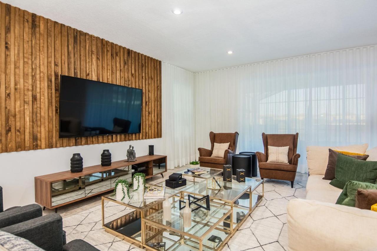 Brand New 9 Bedrooms House With Private Pool, Star Wars Game Room, Theme And View Sa2145 Holiday home *